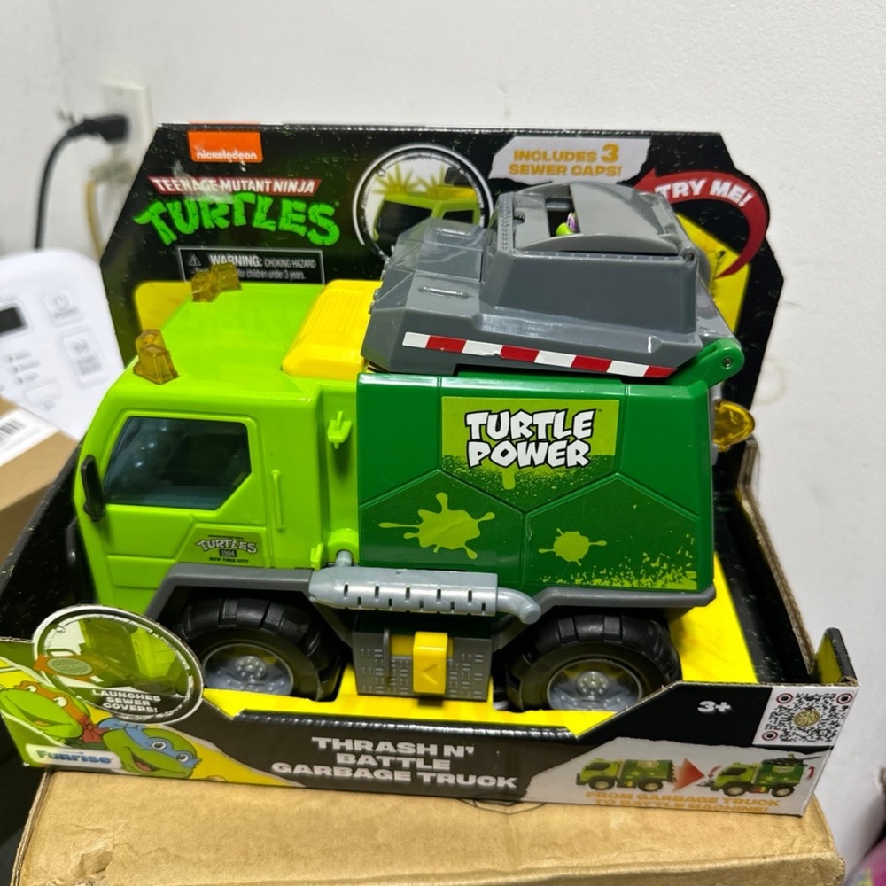 Teenage Mutant Ninja Turtles Nickelodeon Thrash n' Battle Garbage Truck
